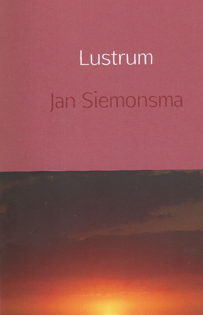 
WEBSHOP: WWW.MIJNBESTSELLER.NL/JANSIEMONSMA

ISBN 978-94-6342-128-7
@ Jan Siemonsma (2017)


INHOUD

9	Heerlijkheden
13	De grillige Graos van Pontével
16	Houtribdijk
20	Eiland van Dordt
25	Jaknikkers
29	Heerlijkheid Boxmeer
34	Bargerveen
38	Crowdfunding
40	Staphorst
43	Zuid-Kennemerland
47	Rondje Flupland
51	Rondje Lauwersmeer
56	De Marne
59	Lauwersmeer te voet
62	Dongeradeel
65	van Buren
67	Lindevallei (Benedenloop)
71	Lindevallei (Bovenloop)
75	Mergor in Mosam
80	Brielse meer
84	Paniek!
86	De Niers
89	‘s-Gravelandsepolder
93	IJsselvallei
97	Blauwestad
100	Eems
104	Dollard
109	Vijf keer Johan Maurits
112	Staring ‘country’
116	Grenzeloze Dommel
121	Vijfheerenlanden
125	Zouweboezem
129	Zwarte Water
133	Griekenland – Crisis
135	Griekenland – Korinthe en Mycene
138	Griekenland – Epidauros
141	Griekenland – Mystras
144	Griekenland – Olympia
147	Griekenland – Delphi
150	Griekenland – Athene 1
153	Griekenland – Athene 2
156	Ankeveense Plassen
159	Klooster Chevetogne – Lokroep
161	Klooster Chevetogne – Intreding
163	Klooster Chevetogne – Eten
165	Klooster Chevetogne – Latijnse rite
168	Klooster Chevetogne – Byzantijnse rite
171	Famenne
174	Midden-IJssel 1
179	Midden-IJssel 2
182	Route*You
184	Lepelaarplassen
188	Koninklijke Houtvesterij
191	Zeeuws-Vlaanderen
193	Neuzen bij Neuzen
196	Rondje Zwin
199	Schouwse Schatkamer
201	Mijn vlakke land
205	City Code Amsterdam
212	Renswoude
216	Hardzeildag
220	‘Dok’ Kostermans
223	Grafheuvels
226	Kroondomein
229	Menno uit Wijckel
233	Oisterwijk
236	Reestdal
240	Drents-Friese Wold
244	Tsjûkemar
247	Lustrum
